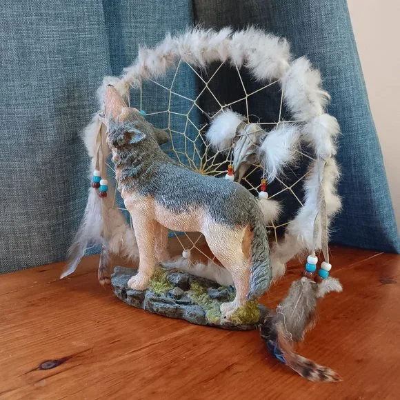 **SALE, SALE** Limited Edition Dream Catcher & Howling Wolf Statue - Picture 5 of 10